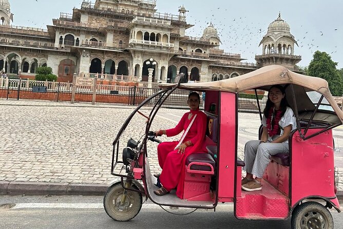 Jaipur Half-Day Heritage Tour by Women-Driven E-Rickshaw - Finishing with art at Albert Hall Museum