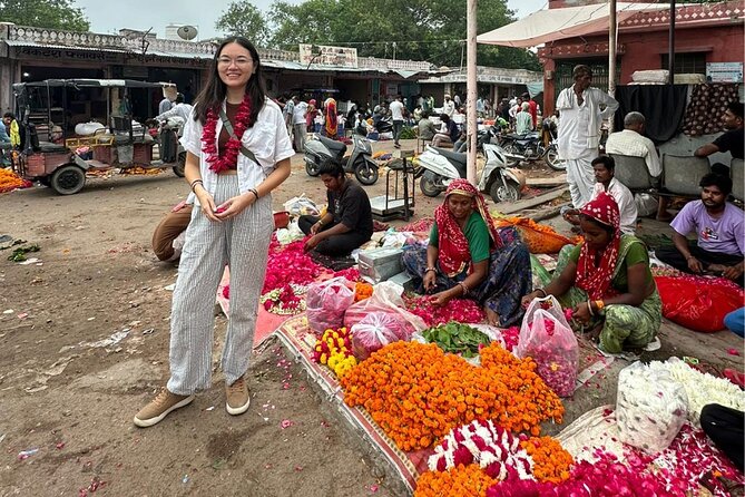Jaipur Half-Day Heritage Tour by Women-Driven E-Rickshaw - Starting with Jaipur’s flower market