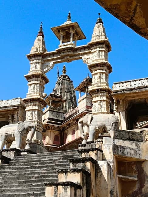 Jaipur Half Day Tour By Tuk Tuk With Local Chaiwala - City Palace: Jaipur’s royal center