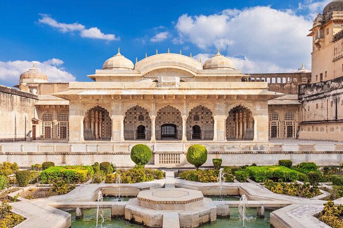 Jaipur: Half day tour of Amer Fort & Nahargarh Fort by Car - Entering Amer Fort’s palace complex