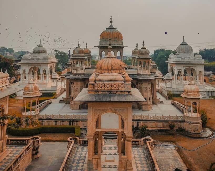 Jaipur: Half or Full-Day Sightseeing Tour with Flower Market - Panna Meena Stepwell, a brief stop with strong photographs