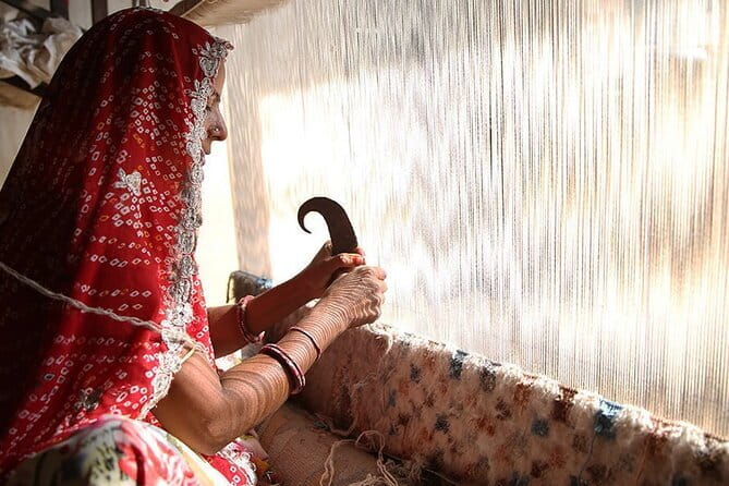 Jaipur Heritage and Old Market Shopping Tour - Bangles and silver at Maniharo Ka Rasta
