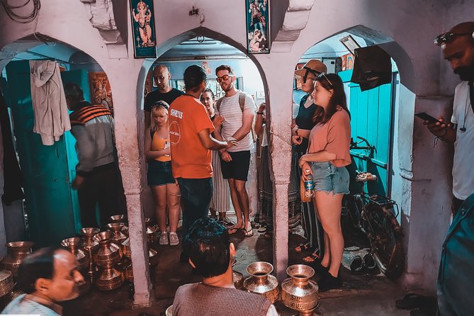 Jaipur Heritage Walking Tour - Tripolia Bazaar and a royal entrance