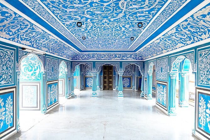 Jaipur Instagram Tour of Photogenic Spots - Jal Mahal is a short stop with a wide view