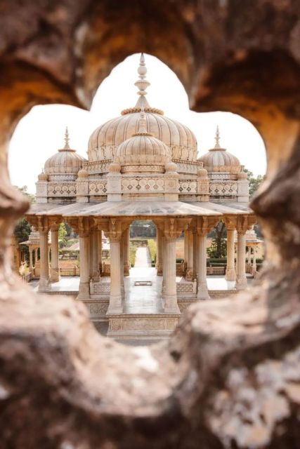 Jaipur: Instagram Tour of The Top Photography Spots - Gaitor Ki Chhatriyan and the midday break