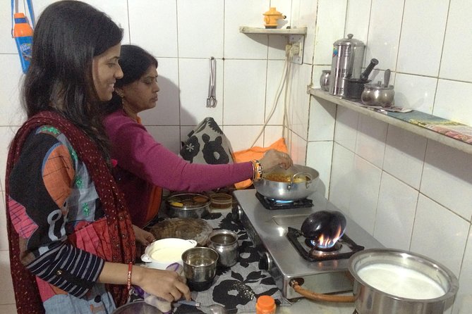Jaipur Market Tour & Vegetarian Rajasthani Home Cooking Class - Returning home with Shalini and her family