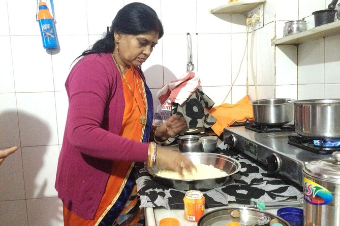 Jaipur Market Tour & Vegetarian Rajasthani Home Cooking Class - Why the private format matters