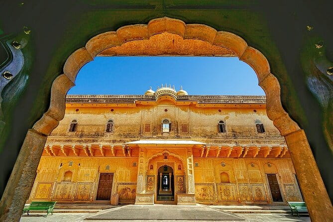 Jaipur Nahargarh Fort Sunrise or Sunset Tour with Flower Market - Walking through the Pink City adds local texture