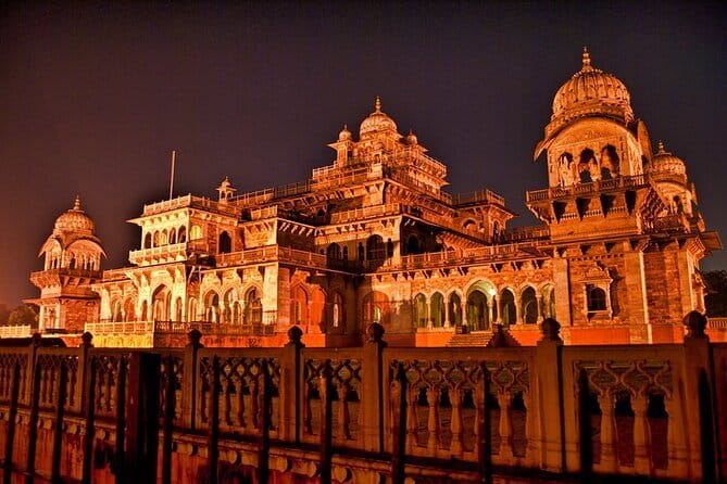 Jaipur Nahargarh Sunset and Night Lights Tour - Hawa Mahal in the evening light