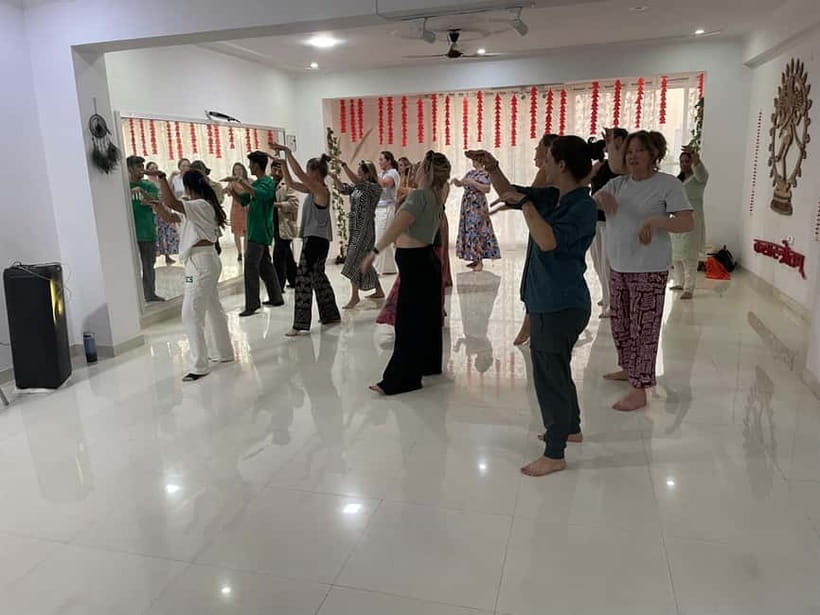 Jaipur: Namaste Bollywood l Dance like a Star - Learning one long routine and a short reel