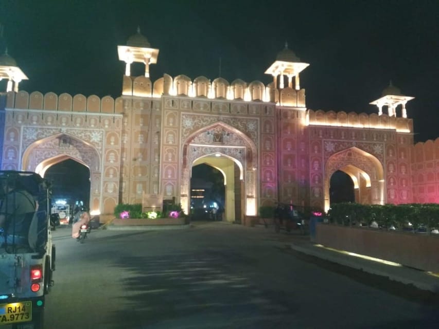 Jaipur: Night Tour of Amer & pink city by an open air jeep - Through the old city markets