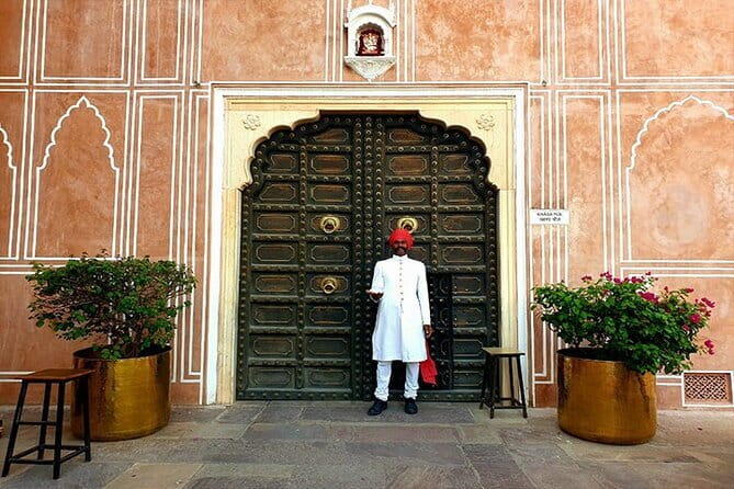 Jaipur One Day Private Sightseeing Tour with Guide - Why a private car makes Jaipur easier