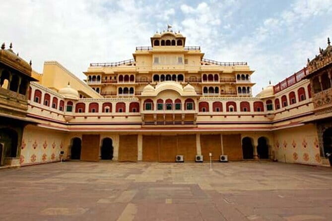 Jaipur One Day Private Sightseeing Tour with Guide - What the $77 price really covers