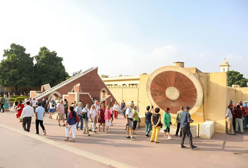 Jaipur: Personalized Full-Day City Tour by Car with Options - Gaitor Ki Chhatriyan, a quieter royal site