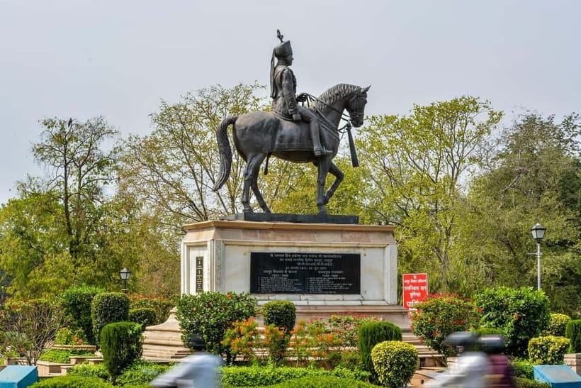 Jaipur: Private City Tour with Car, Guide, Tickets & Lunch - A private route through Jaipur’s royal center