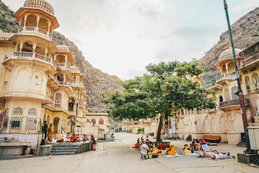Jaipur: Private City Tour with Car, Guide, Tickets & Lunch - What the car and group size mean