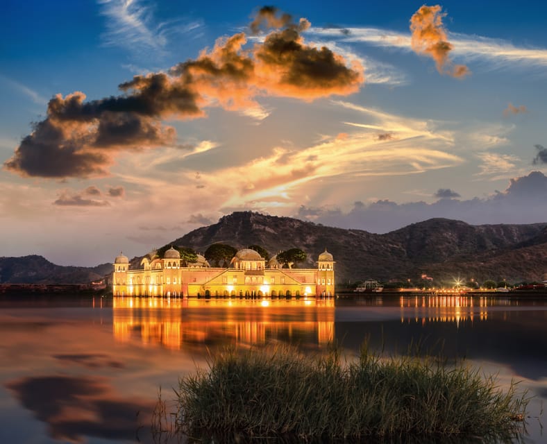 Jaipur: Private Customised City Tour - The car, comfort, and practical limits