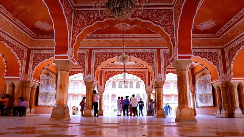 Jaipur: Private Full Day City Sightseeing Tour with Guide - Gaitor Ki Chhatriyan and the quieter finish