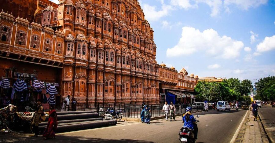 Jaipur: Private Full-Day City Tour by Tuk-Tuk or Car - A private Jaipur day with room to change course