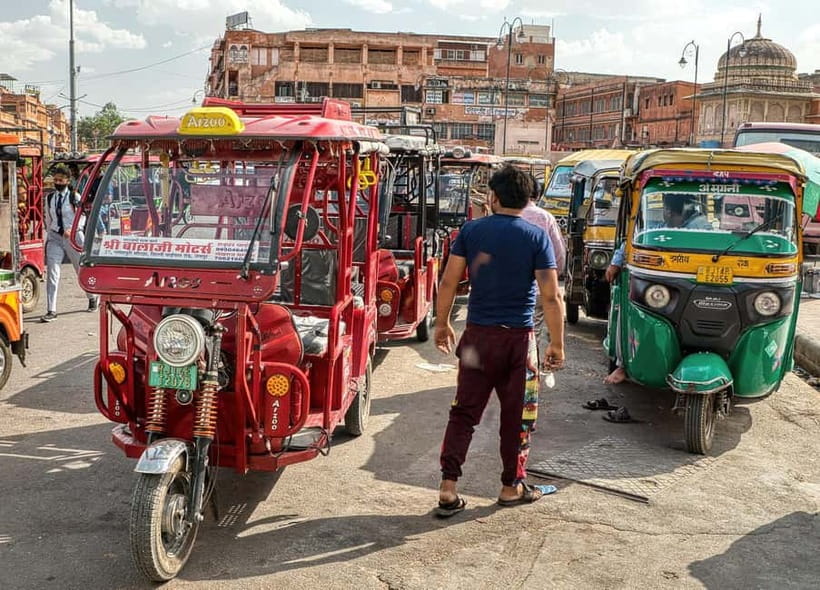 Jaipur: Private Full-Day City Tour By Tuk-Tuk with Pick-Up - Hawa Mahal and the morning start