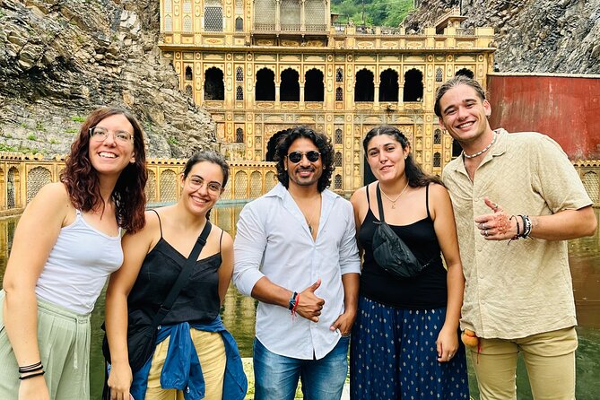 Jaipur Private Full Day City Tour with Pick Up and Drop Off - What the $40 price really covers