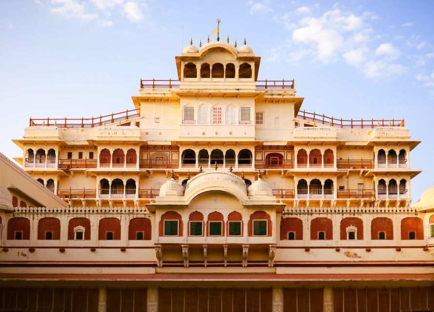 Jaipur: Private Full Day Sightseeing Tour By Car with Guide - The guide makes the difference