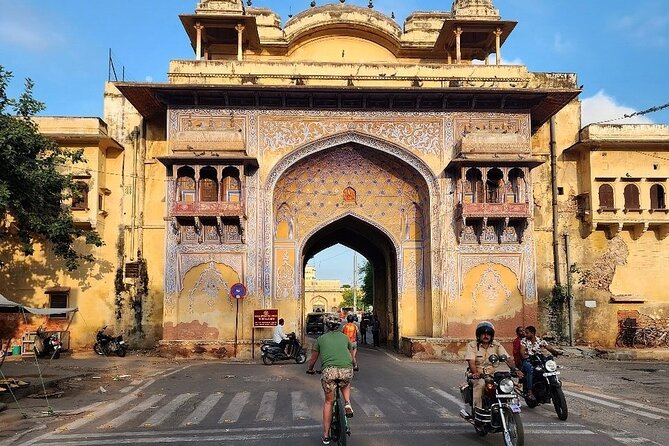 Jaipur Private Full-Day Sightseeing Tour by Tuk-Tuk with Pickup - What the driver does, and what you must handle