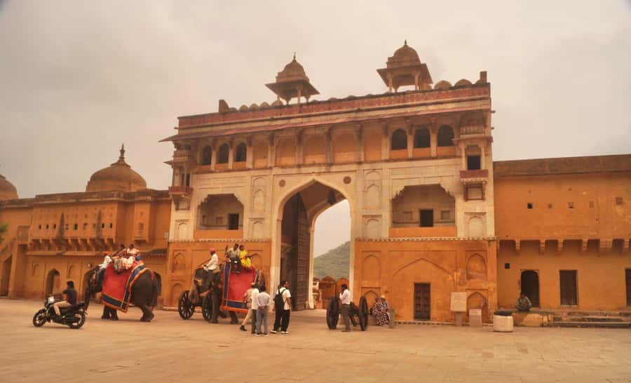 Jaipur: Private PinkCity & Stepwell Heritage Tour with Guide - Amber Fort, the day’s grand opening