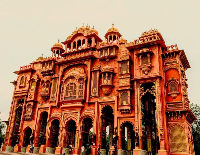 Jaipur: Private Sightseeing Day Tour with Guide by Car - Hawa Mahal starts the day with Jaipur’s famous face
