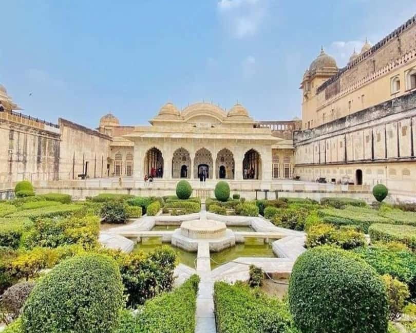 Jaipur: Private Sightseeing Day Tour with Guide by Car - City Palace brings Jaipur’s court into focus