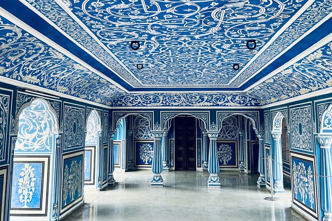 Jaipur Private Sightseeing Tour with Car and Guide - Hawa Mahal gives you Jaipur’s famous first view