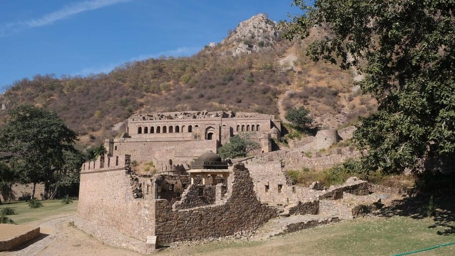Jaipur: Same-Day Bhangarh Fort & Chand Baori Stepwell Tour - Timing, comfort, and who should book