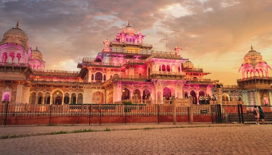 Jaipur Sightseeing by Tuk-Tuk: Temples, Palaces & Markets - Panna Meena ka Kund, a stepwell with geometric drama