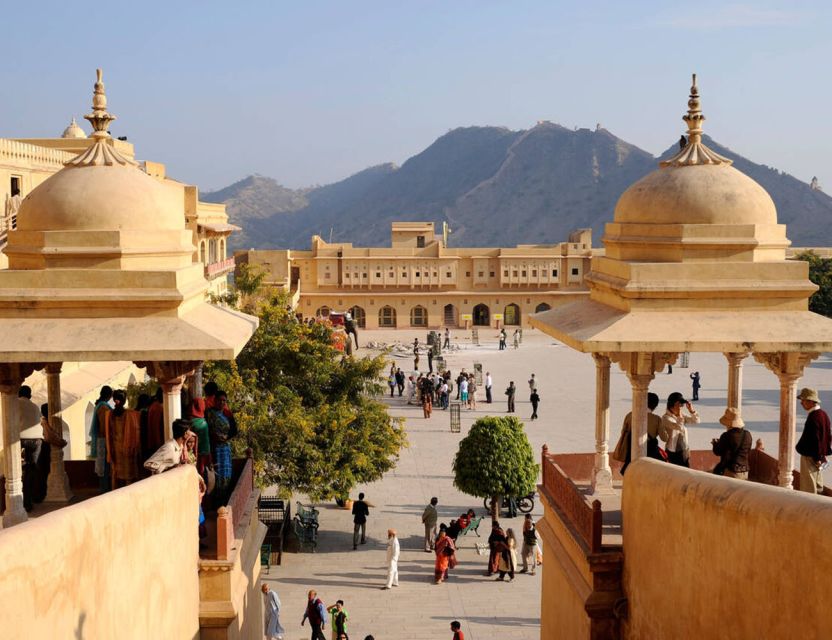Jaipur Sightseeing by Tuk-Tuk: Temples, Palaces & Markets - Amber Fort, the day’s main monument