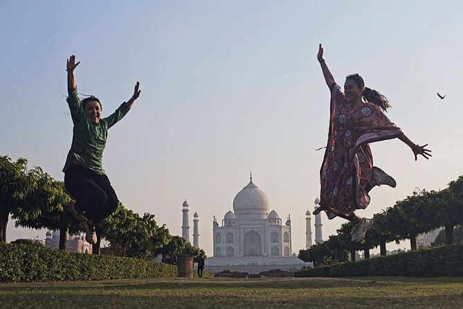 Jaipur to Agra Day Tour Including Taj Mahal and Fatehpur Sikri - Guides, tickets, and what to confirm