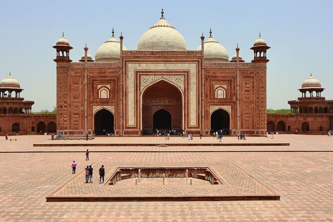 Jaipur to Agra Day Trip with Fatehpur Sikri and Abhaneri - Fatehpur Sikri and the vanished imperial capital