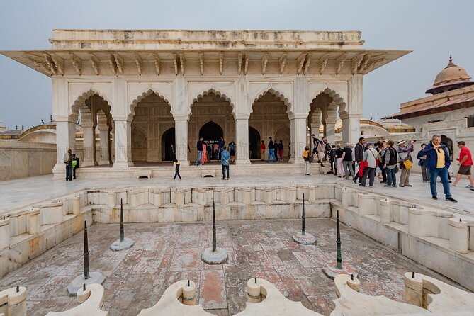 Jaipur to Agra Private Taj Mahal and Fort Tour - The guide and driver arrangement