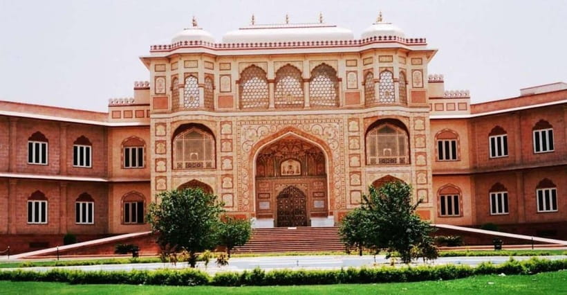 Jaipur Tour ( Pink City ) by Car From Delhi - All Inclusive - Guides who shape the experience