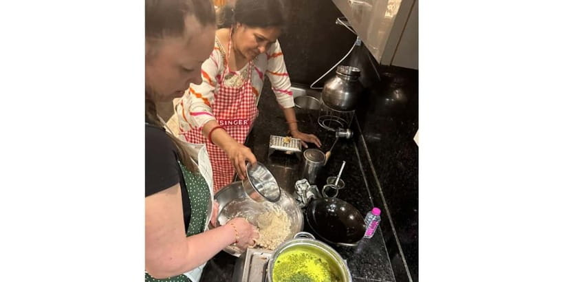 Jaipur: Traditional cooking class and storytelling session - Sitting down to a home-style vegetarian dinner