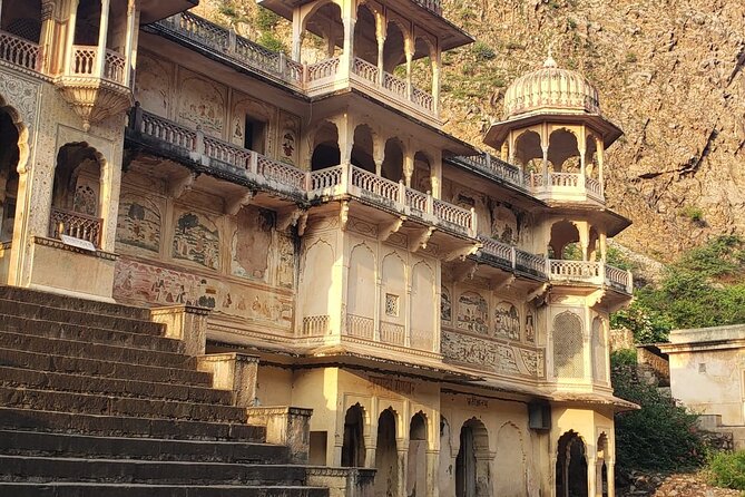 Local breakfast & full city tour by TukTuk - Hawa Mahal and the old-city finish