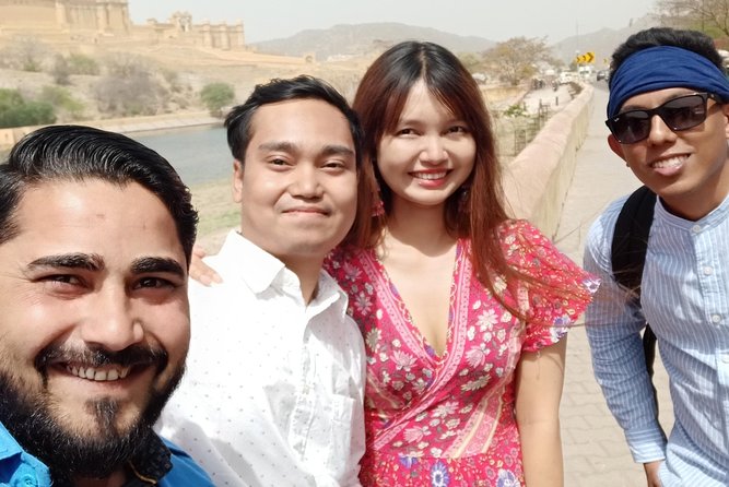 Pink city private Day Tour by Tuk Tuk with English speaking driver.. - Hawa Mahal and the famous screened windows