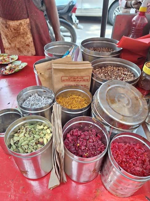 Pink City Walking Tour With Us ( A Haritage Walk in Jaipur) - Jantar Mantar, chai, and a pause in the walk