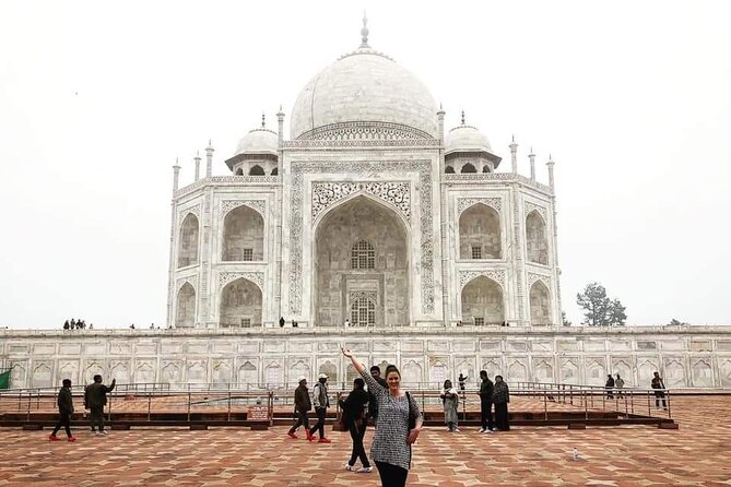 Private Day Trip from Jaipur Taj Mahal and Fathepur Sikri - Arriving at the Taj Mahal
