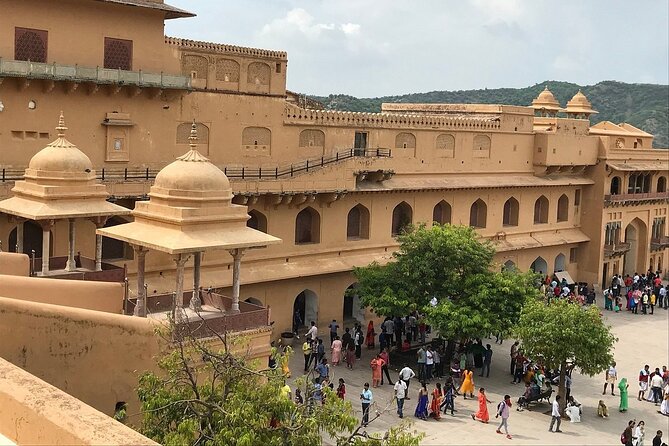Private Full-Day Jaipur Sightseeing by Car - Amber Fort gives the day its grand opening