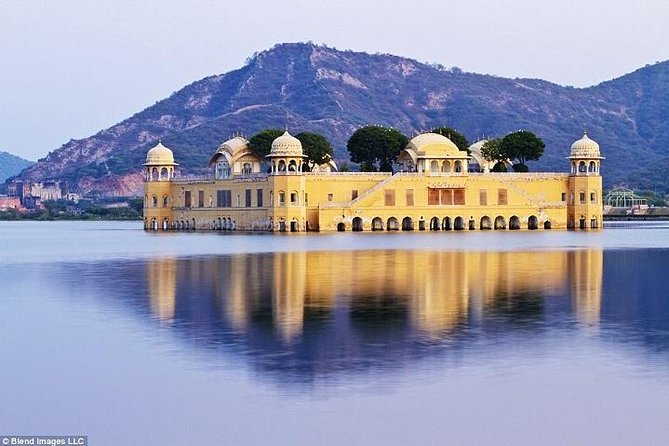 Private Full-Day Sightseeing Tour of Jaipur’s Heritage by Car - City Palace: two hours among royal courtyards