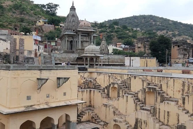 Private Guided City Tour of Jaipur - City Palace combines residence and museum