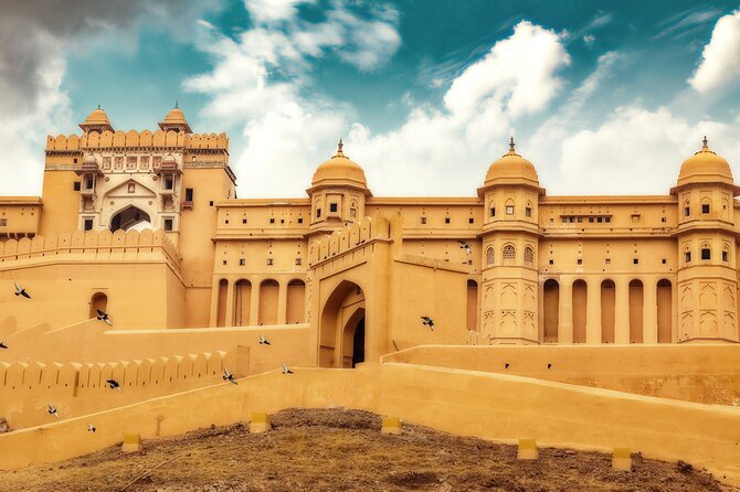 Private Guided Jaipur Tour: Amber Fort,City Palace, Water Palace - Hawa Mahal: a five-minute look at Jaipur’s famous facade