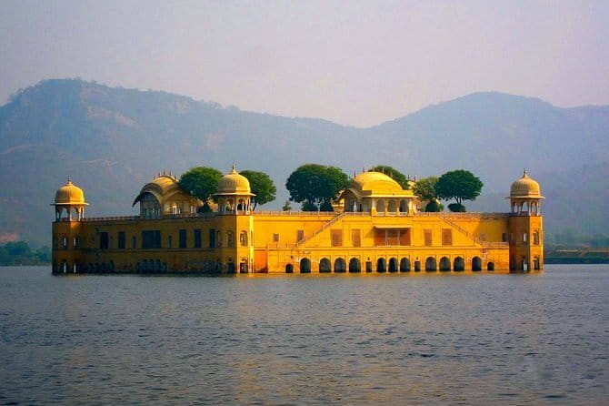 Private Guided Same Day Jaipur Tour From Delhi By Car - What the private vehicle adds to the day