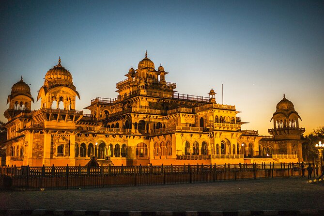 Private Jaipur Night Tour with Nahargarh Sunset Views - Hawa Mahal is an evening photo stop