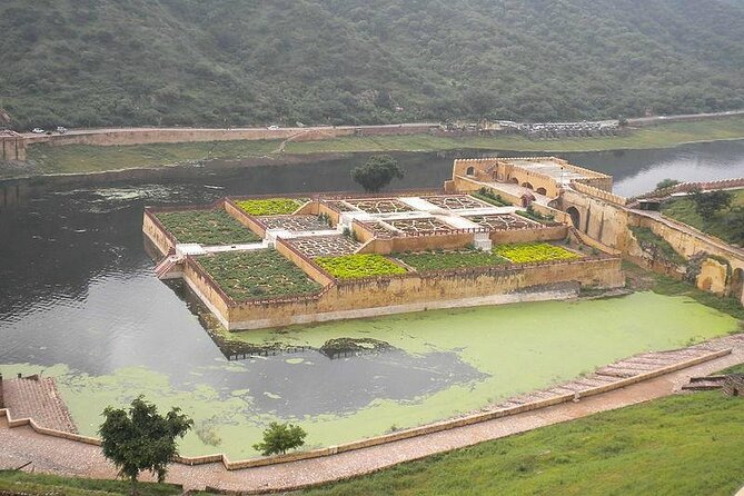 Private Jaipur Pink City Tour by Car & Driver with a Tour Guide - Royal Gaitor rewards a quieter pause